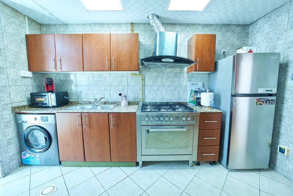 Svizona's 2br In Marina * Dubai