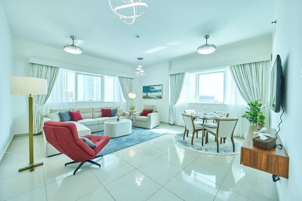 Svizona's 2br In Marina Apartment *